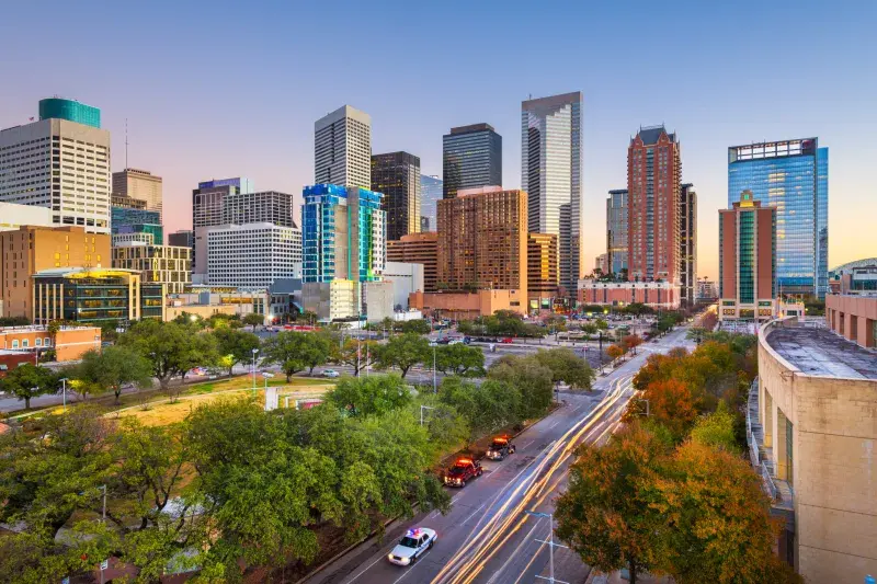 houston-texas-usa-city-skyline-2021-08-29-04-53-35-utc-e1675736801438